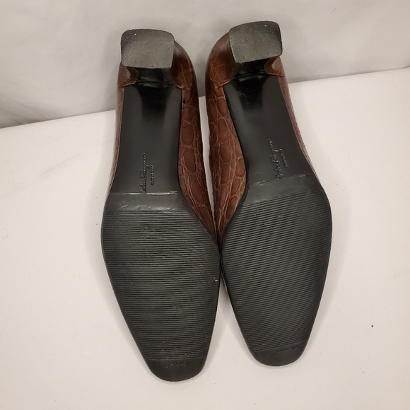 Womens Salvatore Ferragamo 7B Brown Croc-Embossed Chunky 3" Heels Gold Chain - Picture 6 of 12